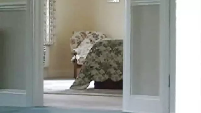 ウェットで暖かいベッドの上で イケメン と エロ 動画