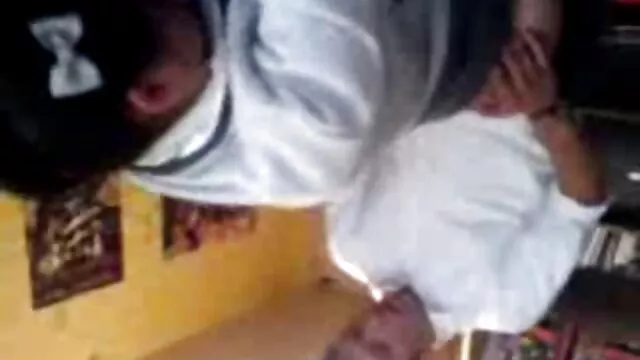燃える弾丸のキャップを持つ彼の胸 エロ 動画 女性 用 無料