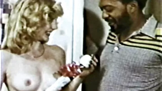 彼女の彼氏は眠っていますが、彼女は性交したいです 動画 女性 アダルト