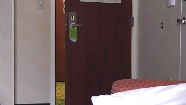 熱いビリヤードレッスン 男性 向け アダルト 動画